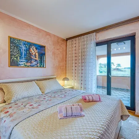 Cerin With Balcony *