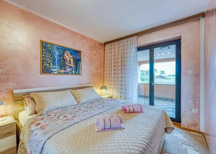 Cerin With Balcony *