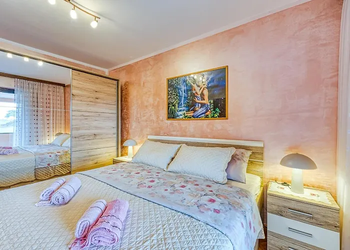 Appartement Cerin With Balcony Poreč