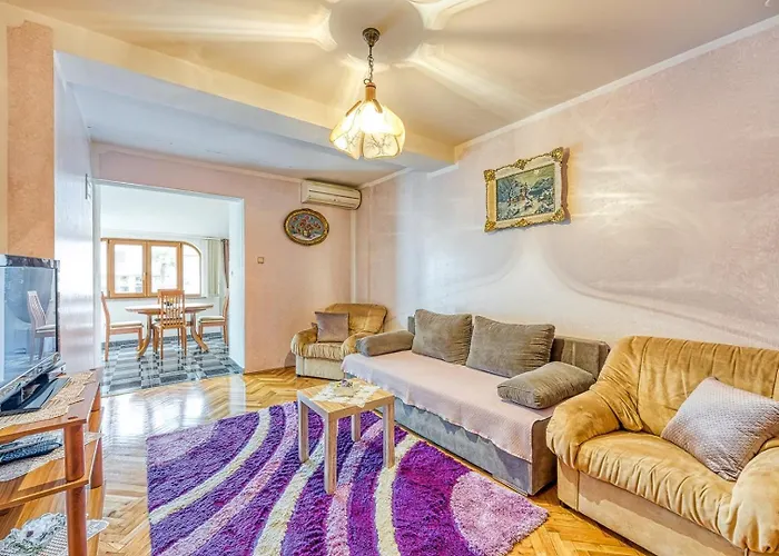 Cerin With Balcony Poreč