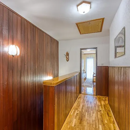 Cerin With Balcony Apartment *