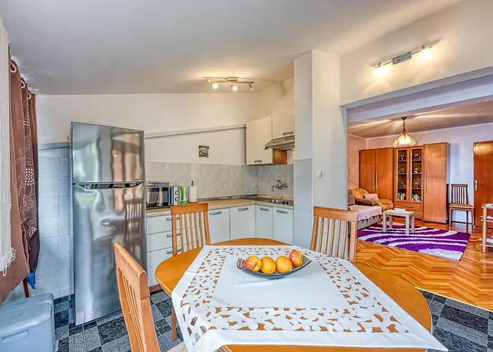 Apartman Cerin With Balcony Poreč