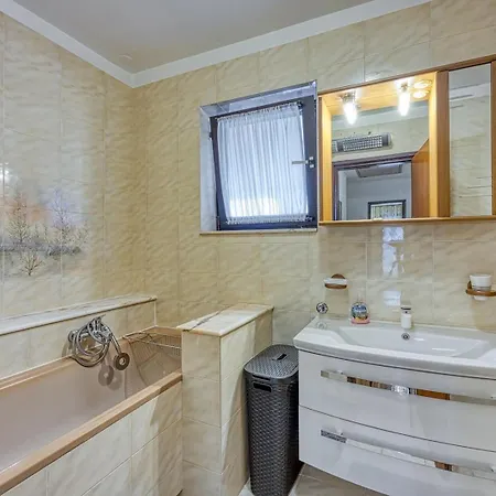 Cerin With Balcony *